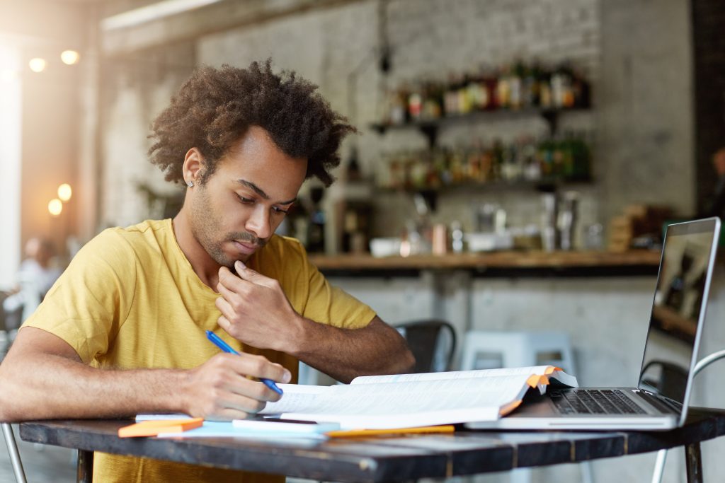 Curso de inglês online personalizado funciona melhor para quais objetivos?