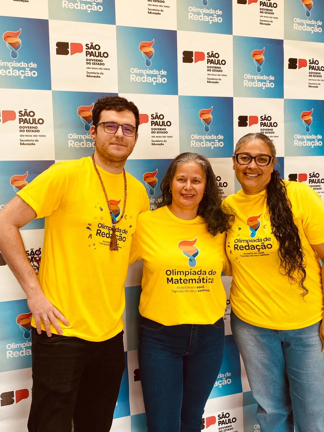 Guilherme Carvalho com educadoras na Olimpíada de Redação de São Paulo