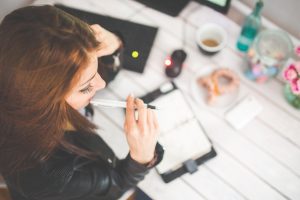 Aula particular de inglês ou escola de idiomas